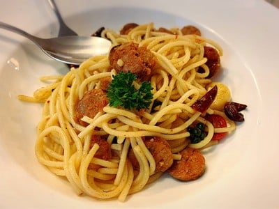 สปาเก็ตตี้ไส้กรอกเบค่อน