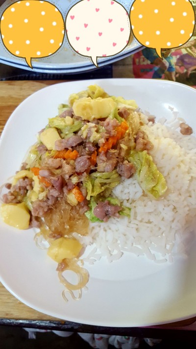 ข้่าวราดผัดเต้าหู้ไข่หมูสับใส่ผักกาดขาวใส่วุ้นเส้น
