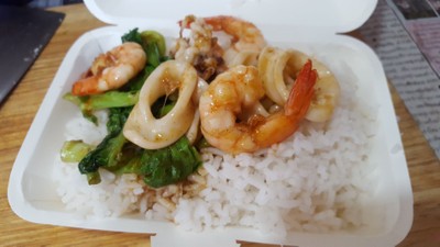 ข้าวราดกุ้งหมึกผัดน้ำพริกเผา