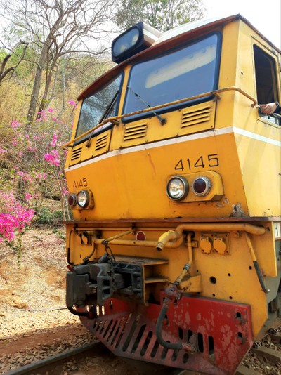 ระวังรถผ่านครับ