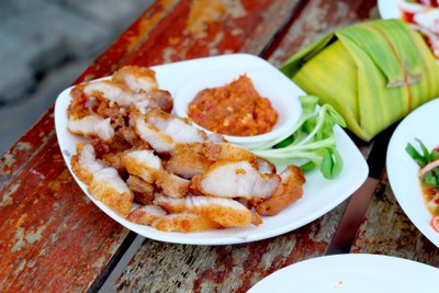 สามชั้นทอดน้ำพริกข่า