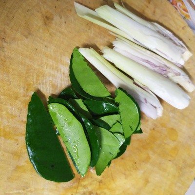 วิธีทำ ปลากระป๋องต้มยำสูตรคุณแม่ วิธีทำ ปลากระป๋องต้มยำสูตรคุณแม่