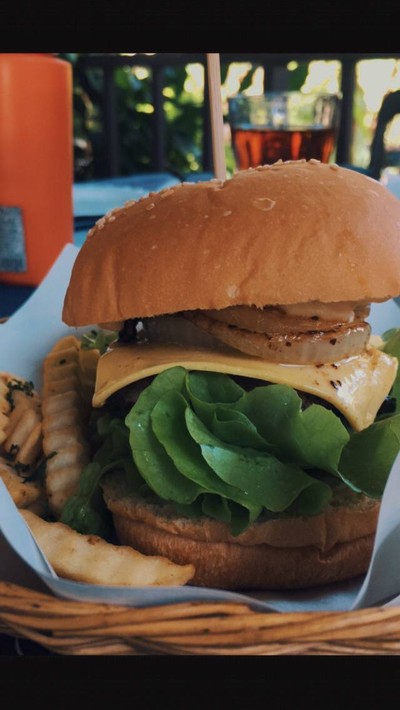 เบอร์เกอร์เนื้อชีส