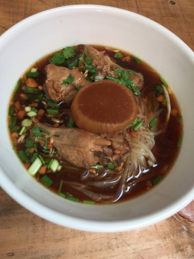ก๋วยเตี๋ยวไก่ตุ๋น
