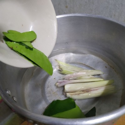 วิธีทำ ปลากระป๋องต้มยำสูตรคุณแม่ วิธีทำ ปลากระป๋องต้มยำสูตรคุณแม่