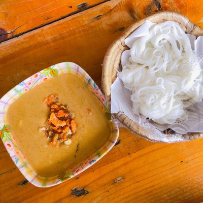 ขนมจีนน้ำยาปู+น้ำยาไข่ปู