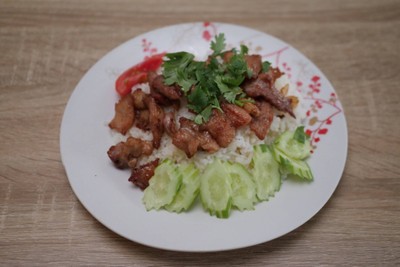 ข้าวหมูทอดกระเทียม