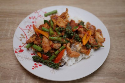 ข้าวหมูผัดพริกแกง