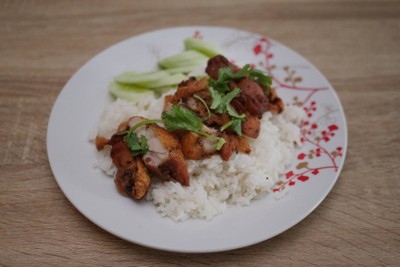 ข้าวไก่ผัดกระเทียม