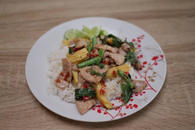 ข้าวหมูกระเพราผัดพริก