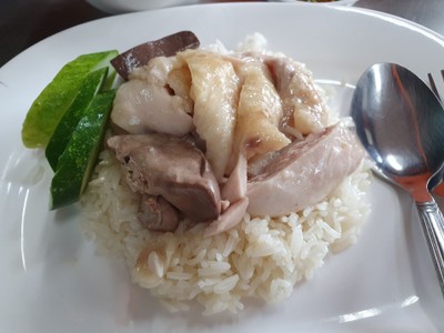 ข้าวมันไก่เนื้อน่องพิเศษ