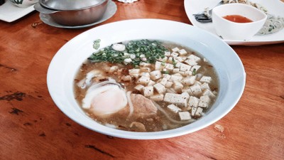 ก๋วยจั๊บญวน + ไข่ลวก + พิเศษหมูยอ