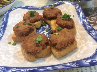 เต้าหู้ทอดหน้าหมูกุ้ง