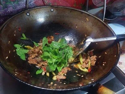วิธีทำ ผัดกะเพราเนื้อ(แห้งๆ) วิธีทำ ผัดกะเพราเนื้อ(แห้งๆ)