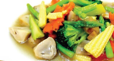 ข้าวราดผัดผักรวมไก่
