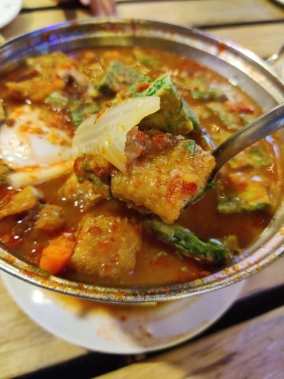 เมนูของร้าน Waterside Karaoke Restaurant