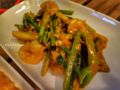 กุ้งคะน้าผัดไข่เค็ม