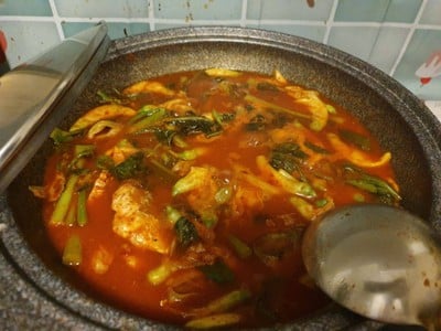 แกงส้มดอกแคกวางตุ้ง