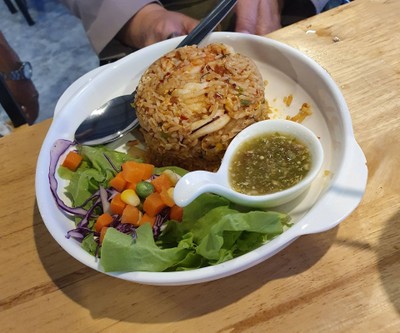 ข้าวผัดต้มยำหมู ทะเล