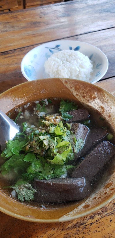 ต้มเลือดหมูกับข้าวเปล่า