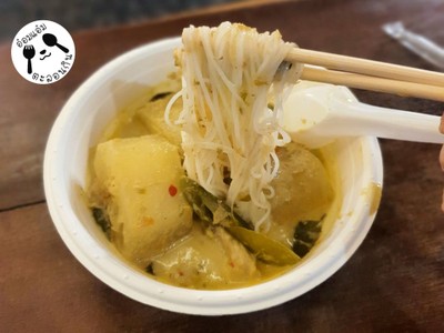 ขนมจีนแกงฟักลูกชิ้นปลากรายล้วน