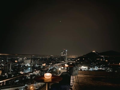 Silver Moon Rooftop Bar Novotel Sriracha & Koh Si Chang Marina Bay