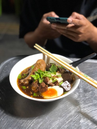 บะหมี่ต้มยำน่องไก่ตุ๋น+ไข่ต้มยางมะตูม