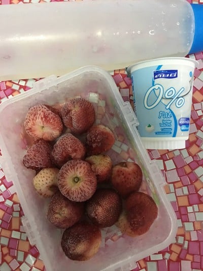 วิธีทำ “Strawberry Smoothie” วิธีทำ “Strawberry Smoothie”