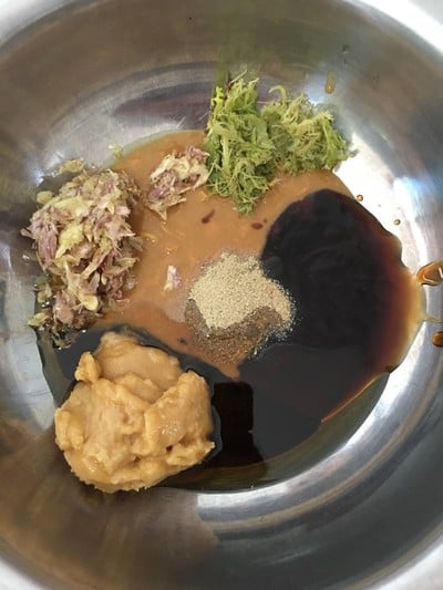 วิธีทำ “กระดูกหมูตุ๋นเต้าเจี้ยว” วิธีทำ “กระดูกหมูตุ๋นเต้าเจี้ยว”