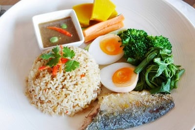 ข้าวผัดน้ำพริกปลาทู