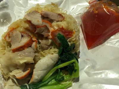 บะหมี่เกี๊ยวหมูแดงแห้ง