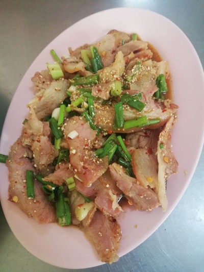 น้ำตกคอหมู