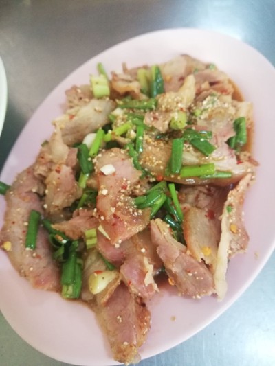 น้ำตกคอหมู