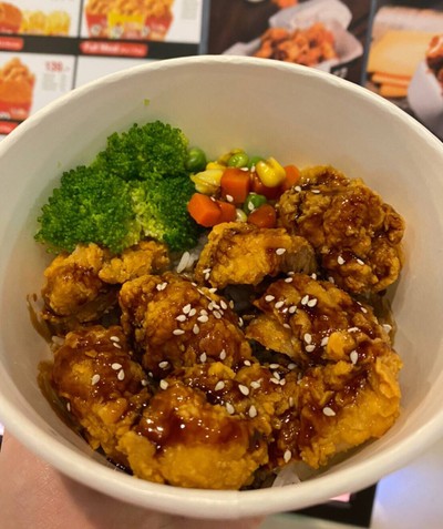 ข้าวไก่กรอบซอสเทอริยากิ (Crispy Chicken Rice with Teriyaki Sauce)