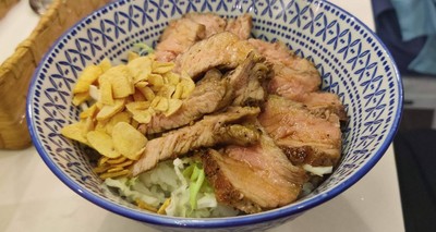 ข้าวหน้าสเต๊กเนื้อ