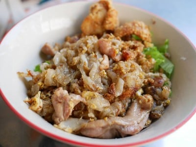 ก๋วยเตี๋ยวคั่วไก่ป้าเพียร