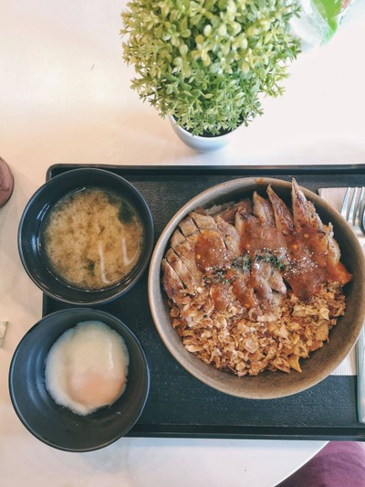 ข้าวหน้าหมูโคจิบูตะ