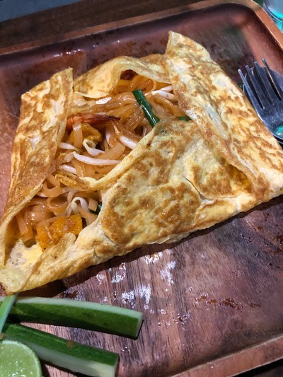 ผัดไทห่อไข่