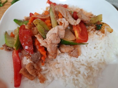 ข้าวราดผัดเปรี้ยวหวานหมู