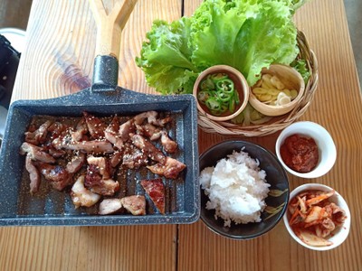 อาหาร หรือ เครื่องดื่ม