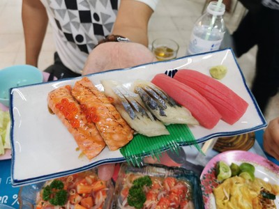 อาหาร หรือ เครื่องดื่ม