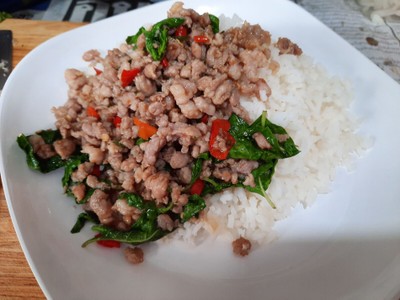 ข้าวราดกะเพราหมูสับ