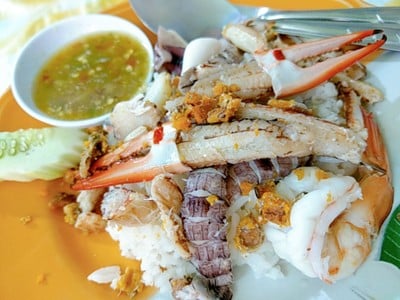 ร้านเจ้อี๊ดริมน้ำ