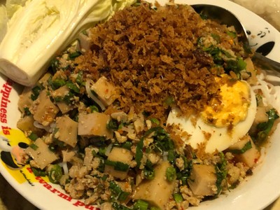 ยำขนมจีน ไก่ยอ + ไก่สับ