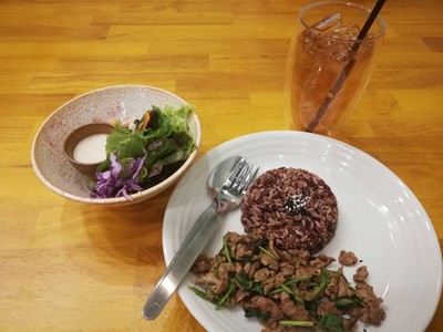 อาหาร หรือ เครื่องดื่ม