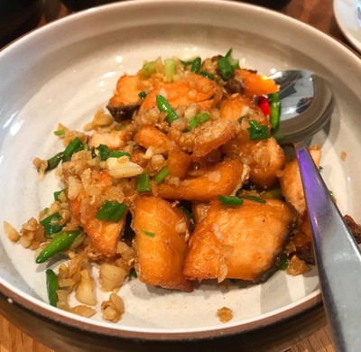 แซลมอนทอดกระเทียม