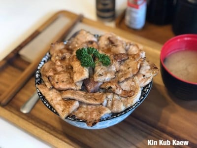 ข้าวหมูย่างถ่าน ไซส์ M