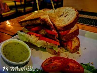 BLT(เบคอนผักกาดหอมมะเขือเทศแซนวิช)