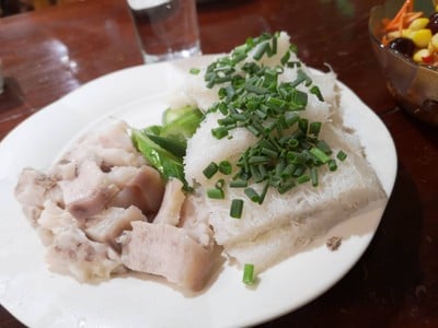 เส้นหมี่หน้าหมู (บั๊นหอย)