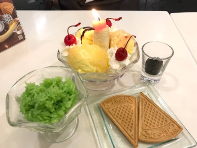 ไอศครีมมะม่วงชุดเบิร์ดเดย์-ข้าวมันมะม่วง